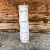 ux extraits rafraîchissants d’Edelweiss cultivés dans nos jardins, reconnus pour ses vertus anti-âge, le lait STELLA ALPINA optimise l’équilibre hydrique et l’élasticité de la peau. Composé d’eau florale de Verveine aux vertus tonifiantes ainsi qu’une synergie d’actifs botaniques naturels de beurre de karité, chanvre, calendula aux propriétés hydratantes, antioxydantes et apaisantes. Elle pénètre rapidement sans laisser de film gras.