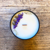 bougie végétale avec fleurs naturelles, cire de soja , sans CMR , sans phtalates, made in switzerland, fait main