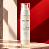 Crème visage anti-âge Belle Luce à l’edelweiss bio cultivé en Valais, eau de glacier suisse, 99,7 % d’origine naturelle, flacon pompe 50 ml.