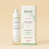 Découvrez une crème jour unique : hydratante, anti-âge et respectueuse du microbiome. Enrichie en actifs alpins et naturels, elle offre une hydratation fraîche 24h, réduit les rides et protège contre le stress oxydatif. Adaptée à tous types de peau.