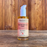 Découvrez notre huile corporelle vivifiante aux plantes d'Ortie, Reine des prés et Romarin. Tonifiez, stimulez et revitalisez votre peau avec cette huile 100% naturelle. Profitez d'une agréable sensation de bien-être grâce aux essences de romarin camphré. Flacon de 50 ml avec pompe pratique.