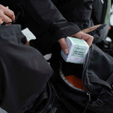 Le Wellness CBD Balm est parfait pour offrir un moment de bien-être à votre corps. Notre baume enrichi au cannabidiol (CBD) puise son efficacité dans la synergie des plantes alpines suisses d’Arnica, de Reine-des-prés et de Romarin issues de l’agriculture biologique, sélectionnées et reconnues pour leurs vertus apaisantes et relaxantes.