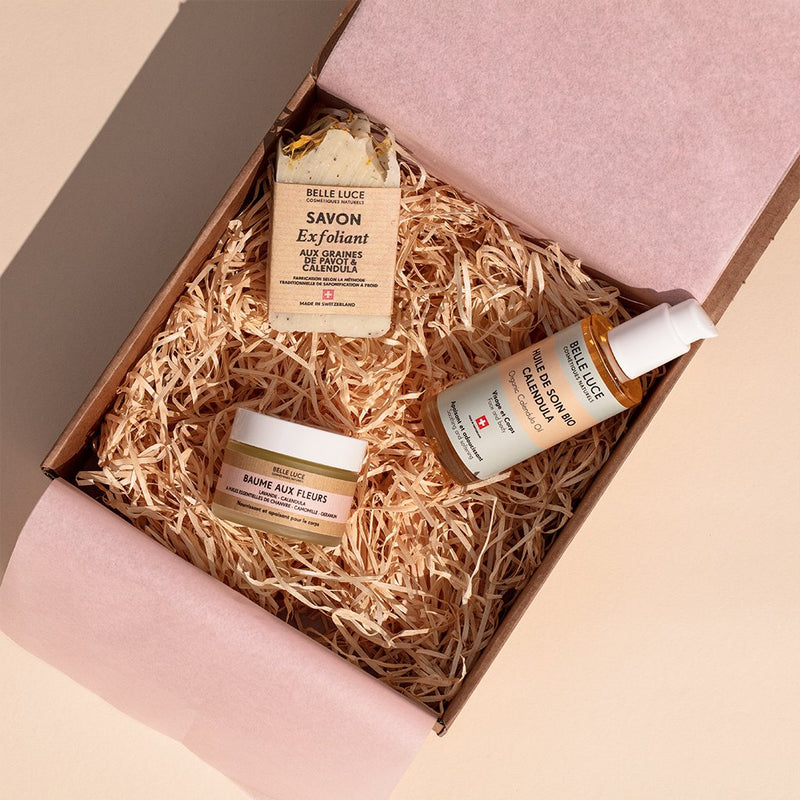 Découvrez notre coffret de soins douceur complet pour choyer votre peau en profondeur. L'huile de calendula apaisante, le savon exfoliant aux graines de pavots et le baume nourrissant aux fleurs des Alpes vous offrent une routine de soins. Ce kit de soins naturels vous promet une peau radieuse et hydratée. made in switzerland belleluce cosmétiques